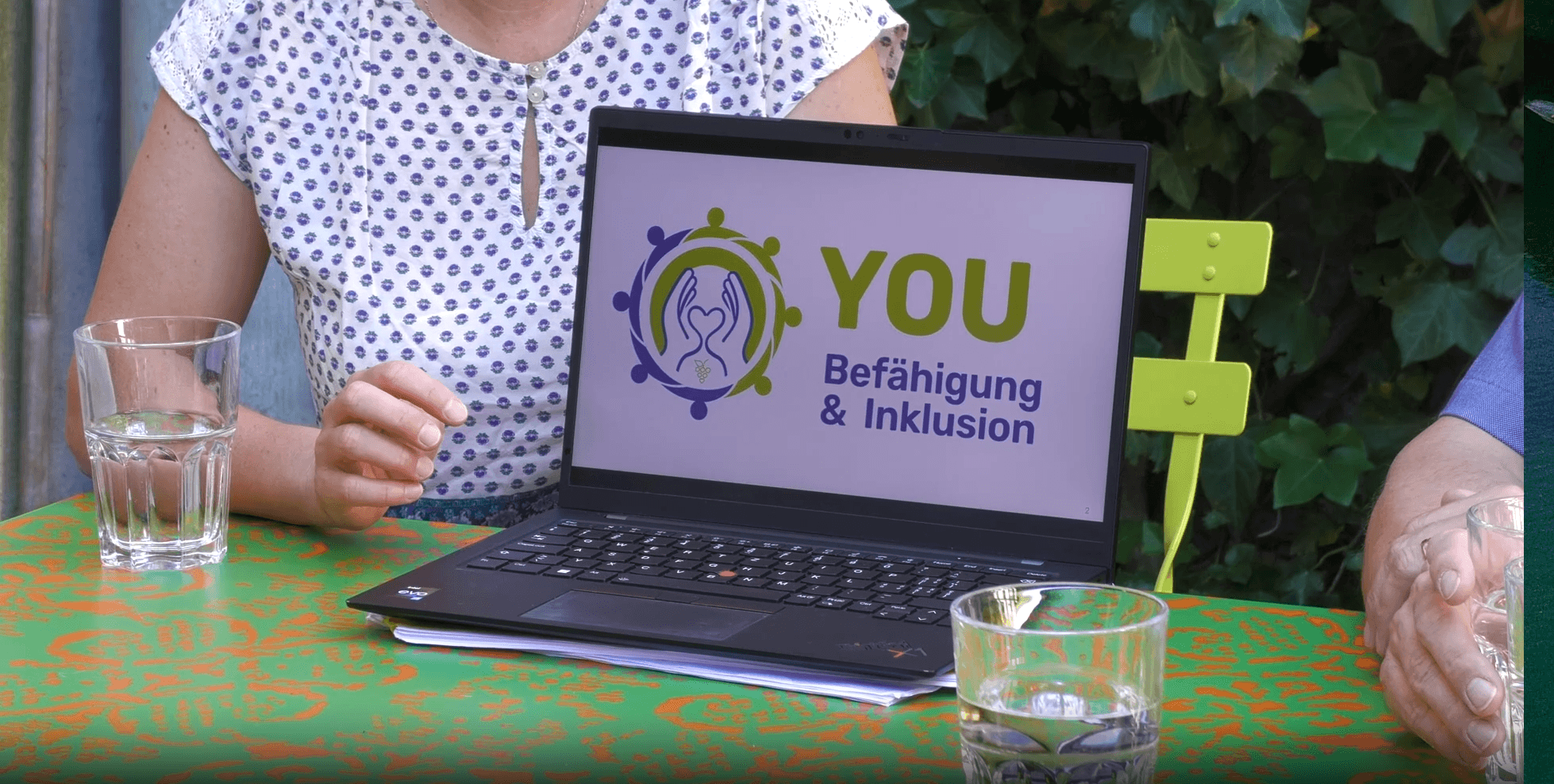 Claudine-Sachi Münger und Marco Rhyner stellen die Helptour und den Zweck vor